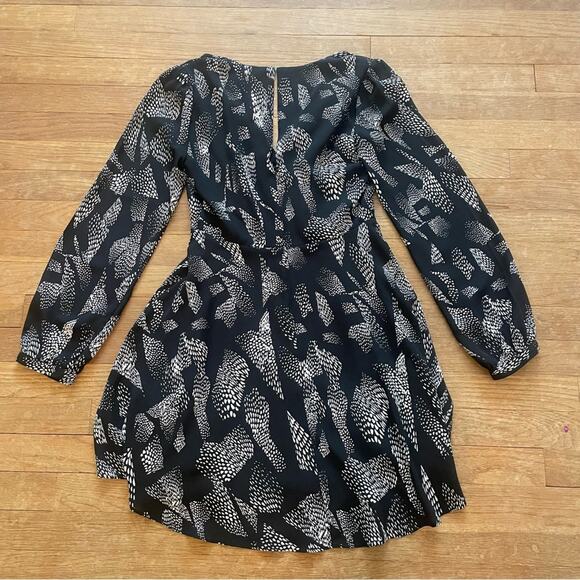 Express black white long sleeve a-line mini dress size extra small XS b8 - Picture 4 of 4